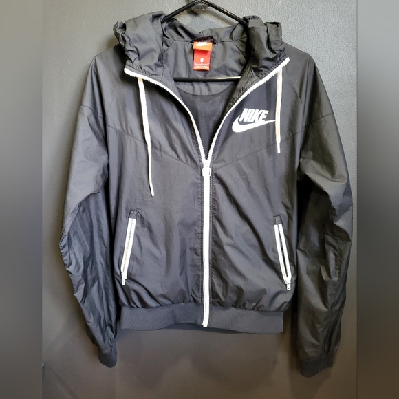 Other - Nike The Wind Runner Black and White Jacket Size M Big Boys